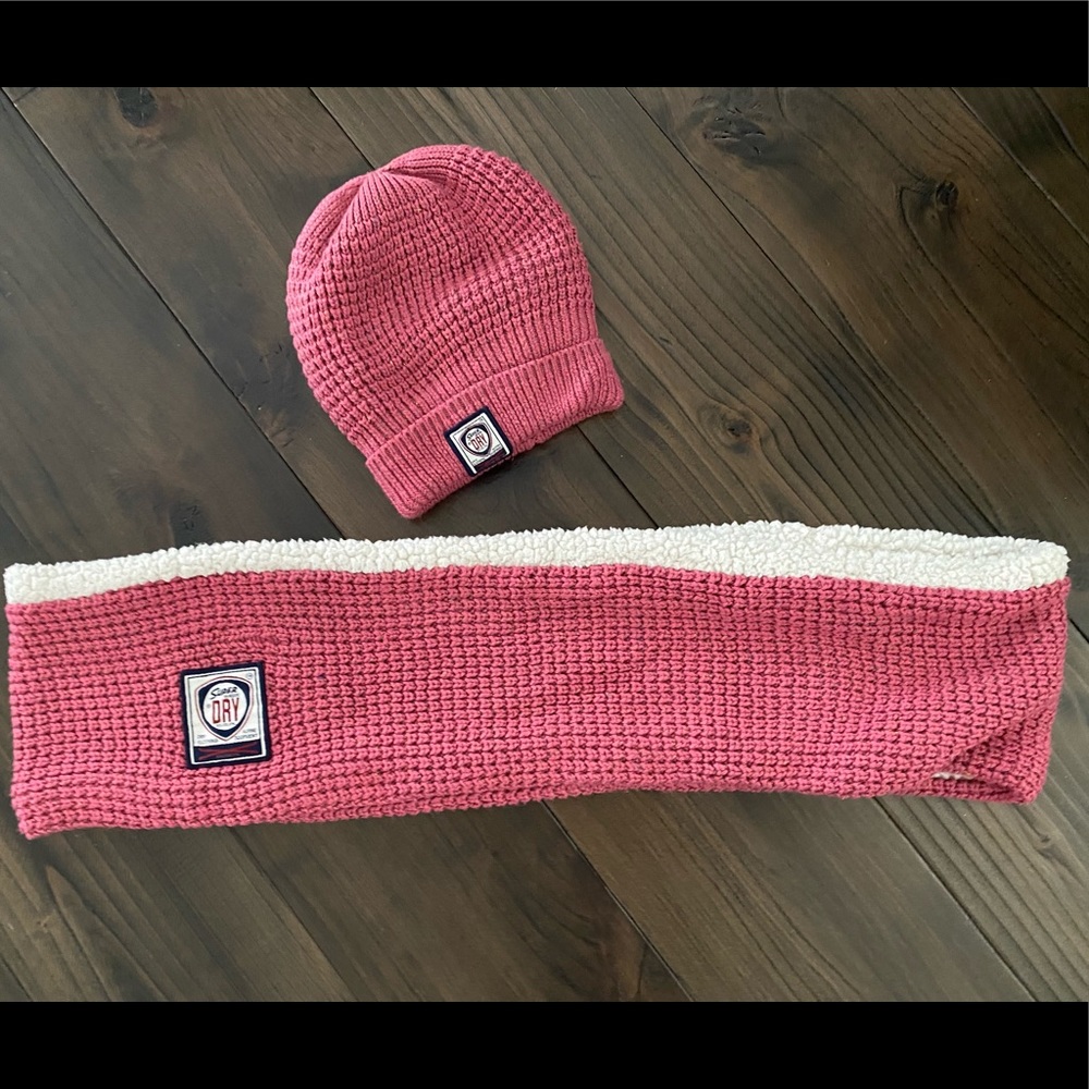 Superdry Infinity Scarf and Matching Tuque Bundle